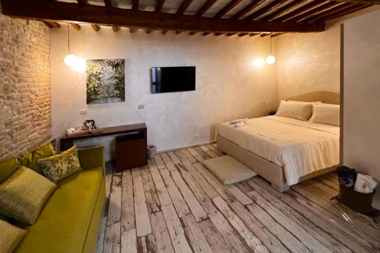 Hotel Dimora Storica Lo Svevo Iesi Exterior foto