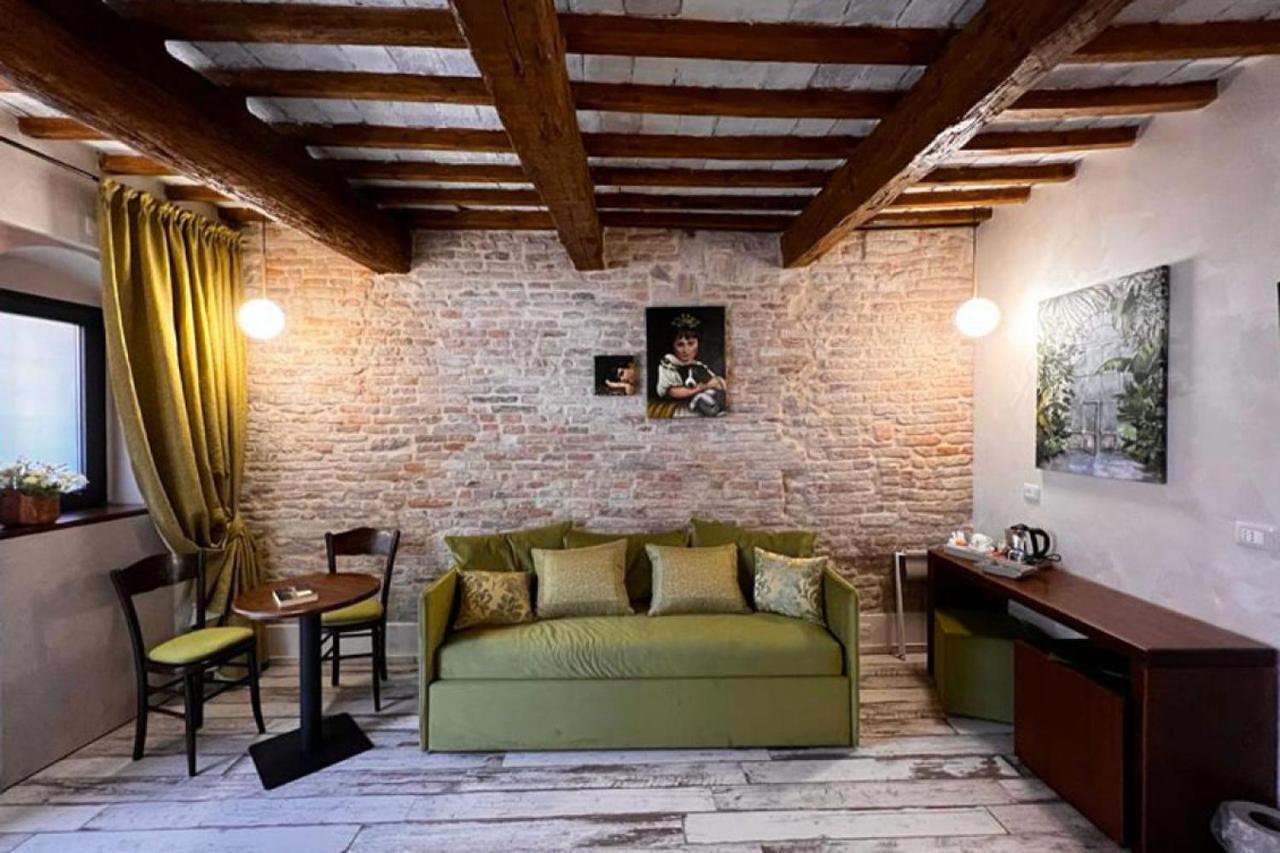 Hotel Dimora Storica Lo Svevo Iesi Exterior foto